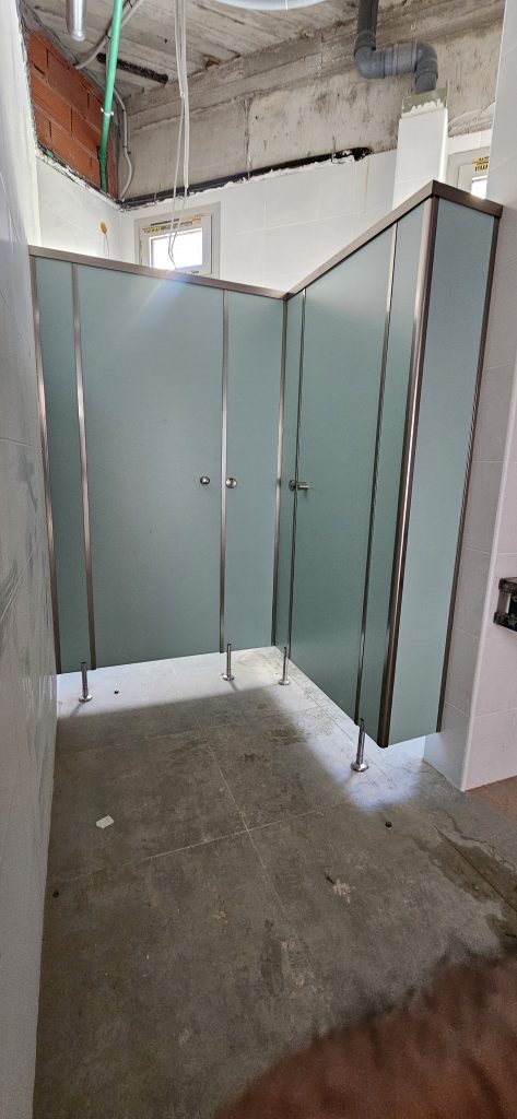 Χωρίσματα WC στο νοσοκομείο Παπαγεωργίου Θεσσαλονίκης