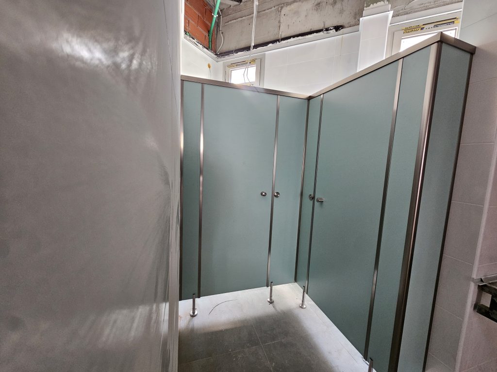 Χωρίσματα WC στο νοσοκομείο Παπαγεωργίου Θεσσαλονίκης