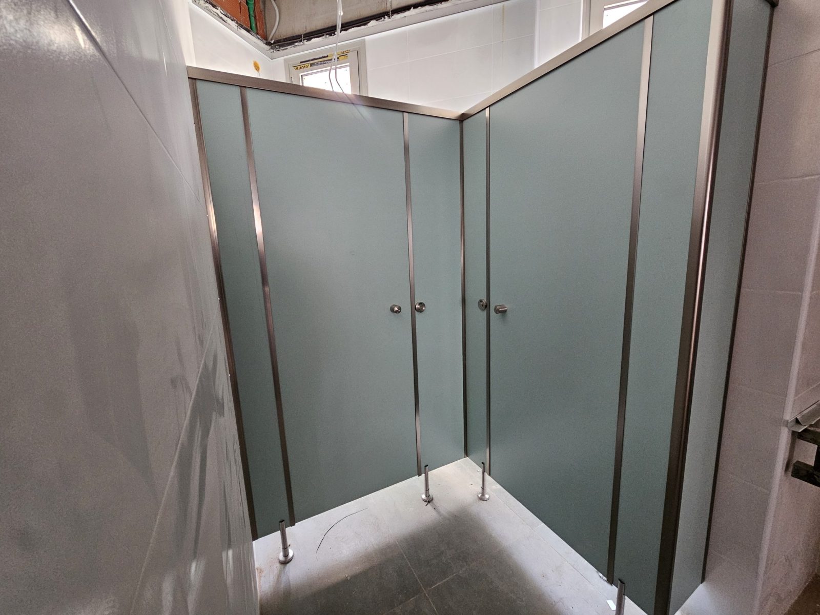 Χωρίσματα WC στο νοσοκομείο Παπαγεωργίου Θεσσαλονίκης