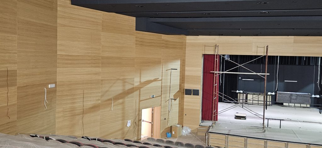 Πολιτιστικό κέντρο Κατερίνης Ξύλινες διάτρητες ηχοαπορροφητικές  επενδύσεις spigoacoustic