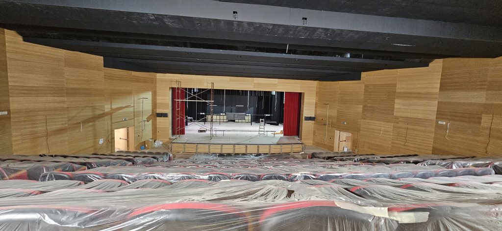 Πολιτιστικό κέντρο Κατερίνης Ξύλινες διάτρητες ηχοαπορροφητικές  επενδύσεις spigoacoustic