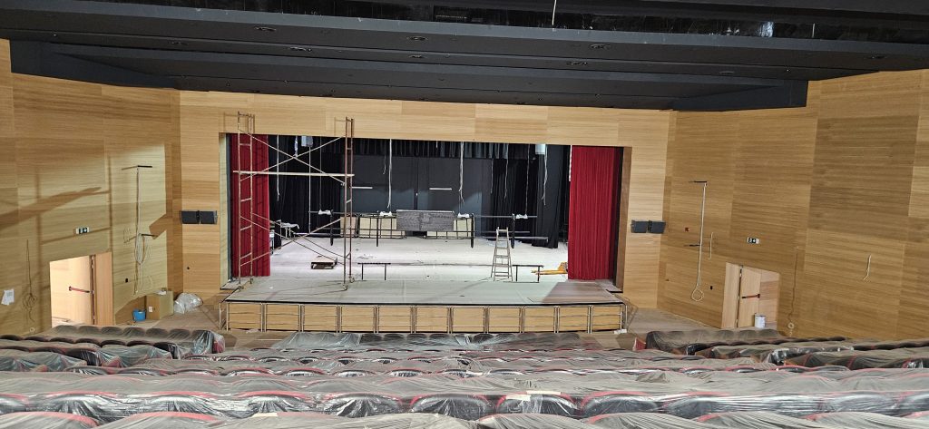 Πολιτιστικό κέντρο Κατερίνης Ξύλινες διάτρητες ηχοαπορροφητικές  επενδύσεις spigoacoustic