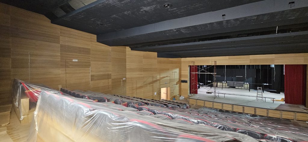 Πολιτιστικό κέντρο Κατερίνης Ξύλινες διάτρητες ηχοαπορροφητικές  επενδύσεις spigoacoustic