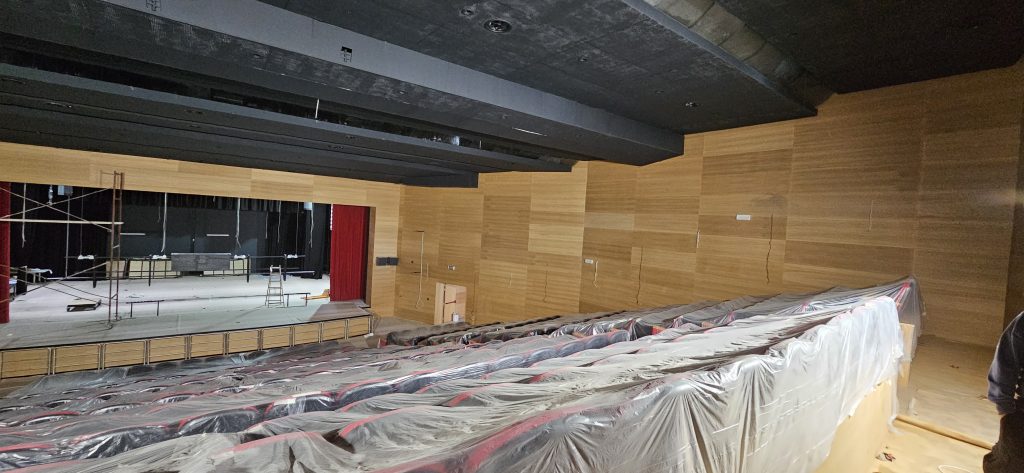 Πολιτιστικό κέντρο Κατερίνης Ξύλινες διάτρητες ηχοαπορροφητικές  επενδύσεις spigoacoustic