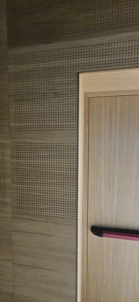 Πολιτιστικό κέντρο Κατερίνης Ξύλινες διάτρητες ηχοαπορροφητικές  επενδύσεις spigoacoustic