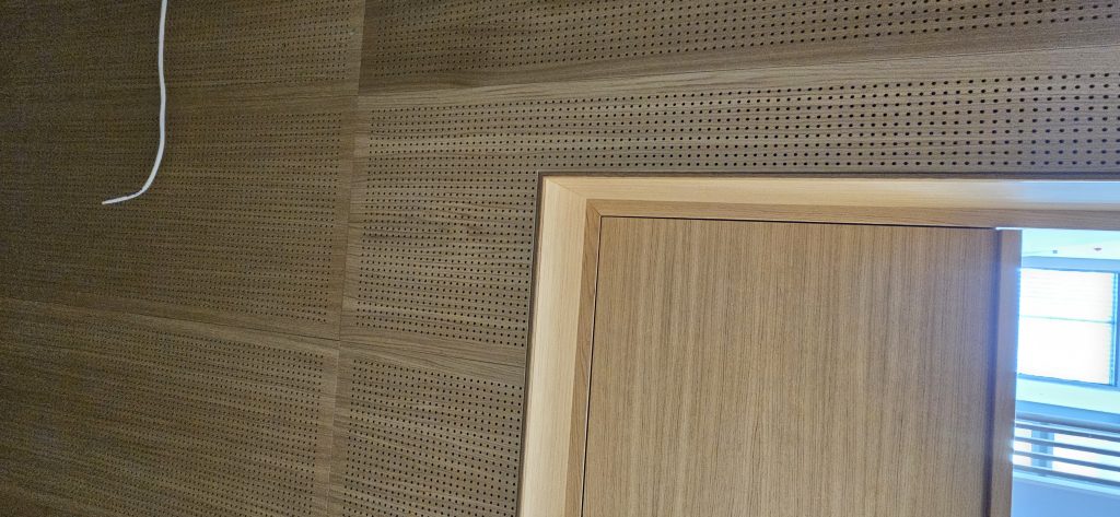 Πολιτιστικό κέντρο Κατερίνης Ξύλινες διάτρητες ηχοαπορροφητικές  επενδύσεις spigoacoustic